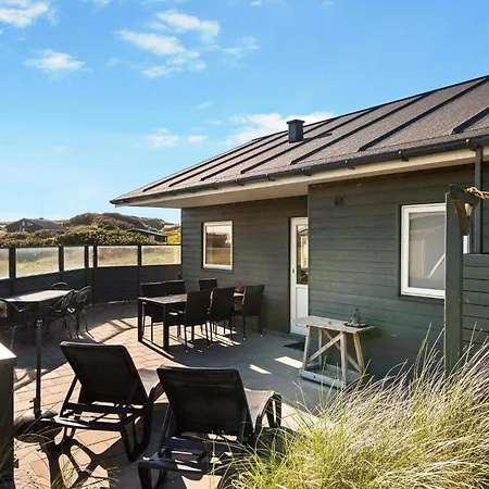 Charming Retreat - By Traum *