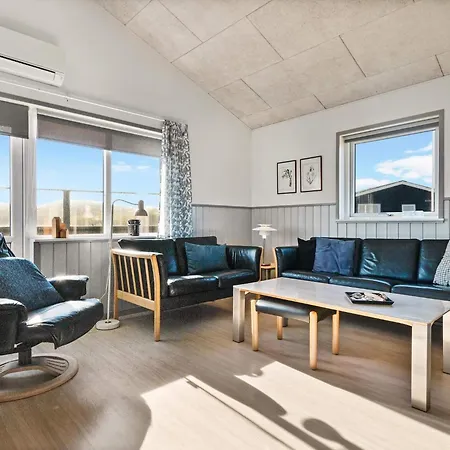 Charming Retreat - By Traum *